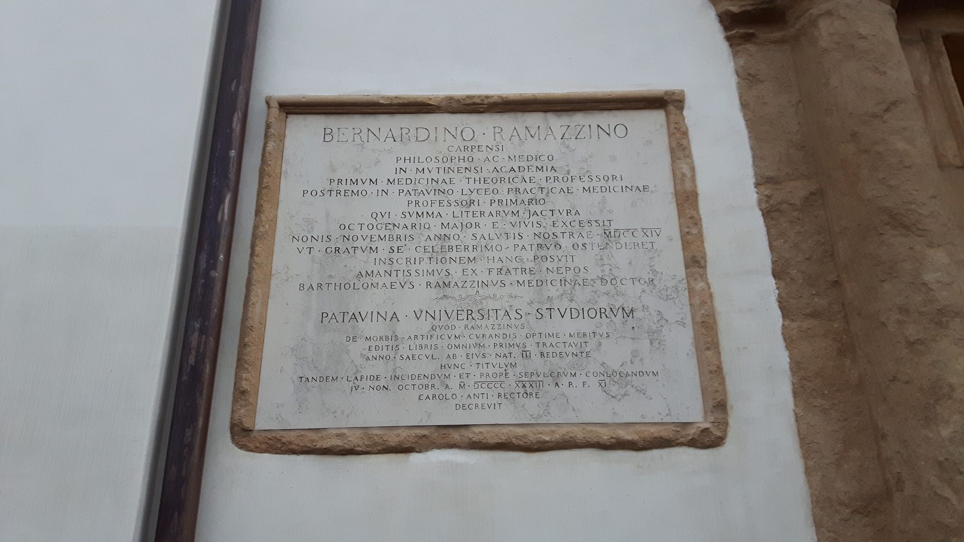 Bernardino Ramazzini's tomb, Padua - 03.jpg